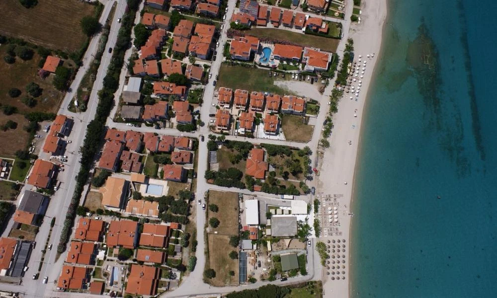 Με drones "σαρώνουν" τις παραλίες: Από την Χαλκιδική οι πρώτοι έλεγχοι - Τουλάχιστον το 50% της παραλίας μένει ελεύθερο